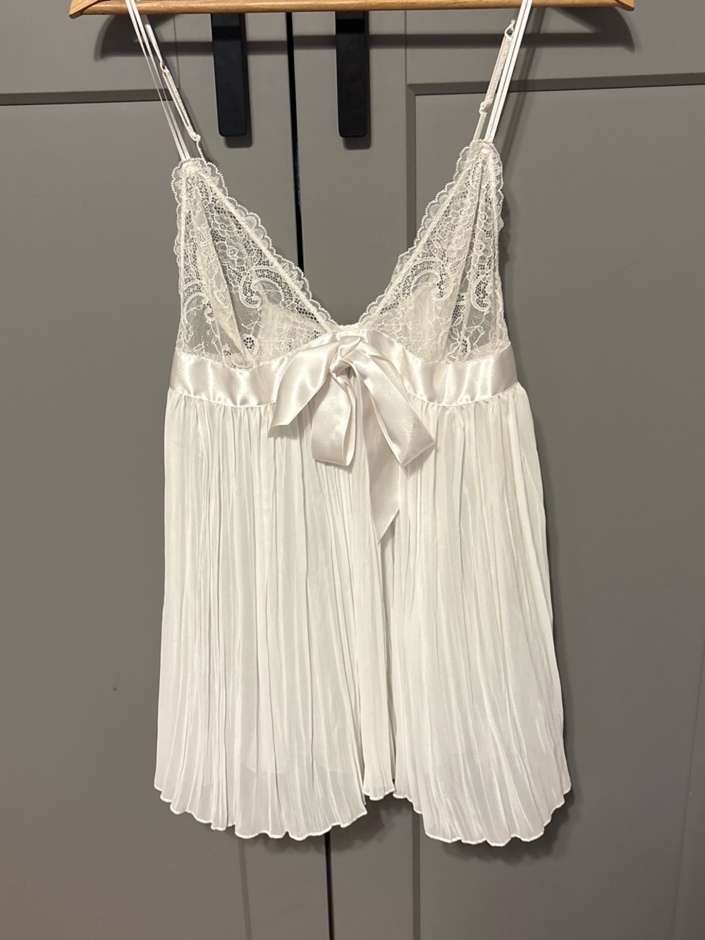 White Lace Pleated Chemise Nightdress